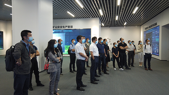 抖圈信息组织参观“数字云南”展示中心